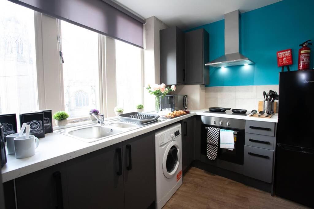 Stylish Central Location 2Bd Apartment Уиган Экстерьер фото
