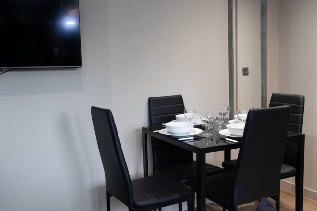 Stylish Central Location 2Bd Apartment Уиган Экстерьер фото